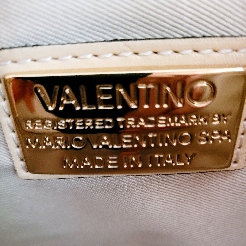 β€οΈ SOLD β€οΈ. Authentic Valentino Leather Cream Shoulder Bag - Picture 7 of 7